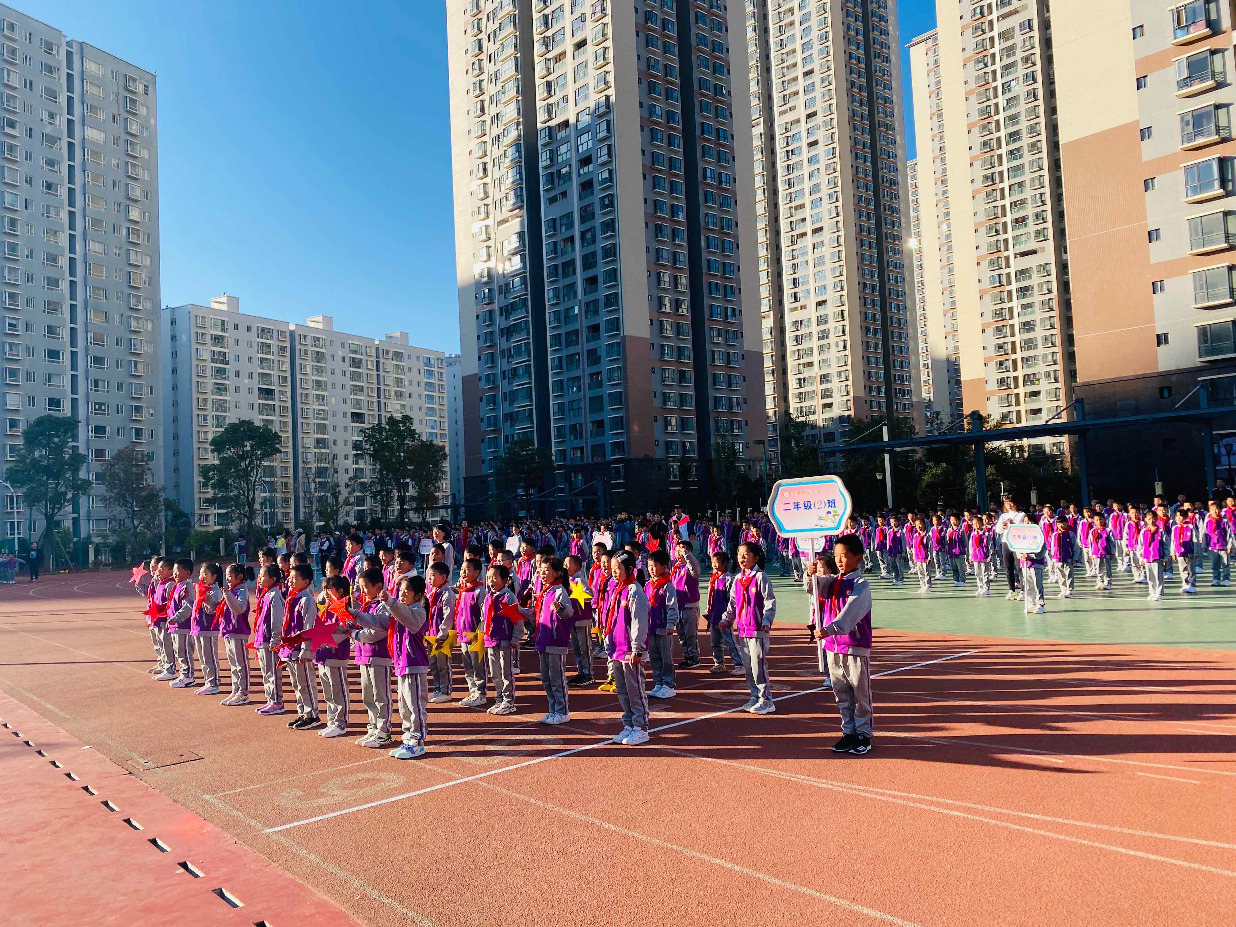 昆明五里小学对应中学_昆明东华小学交响校区对应中学_东华小学金色校区成绩