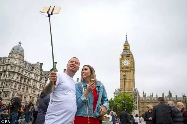 大本钟修缮工程_大本钟皇家蓝表盘翻新_英国大本钟时隔5年再敲响