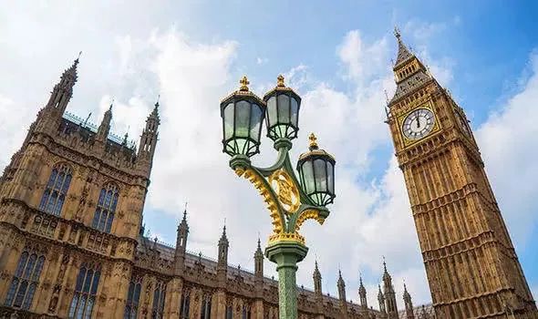 大本钟修缮工程_大本钟皇家蓝表盘翻新_英国大本钟时隔5年再敲响