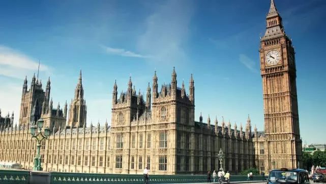 英国大本钟时隔5年再敲响_大本钟修缮工程_大本钟皇家蓝表盘翻新