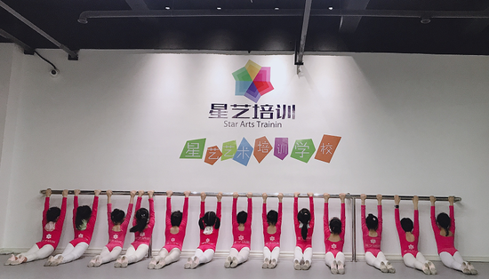 飞扬艺术培训学校_星艺艺术培训_民族舞培训基地