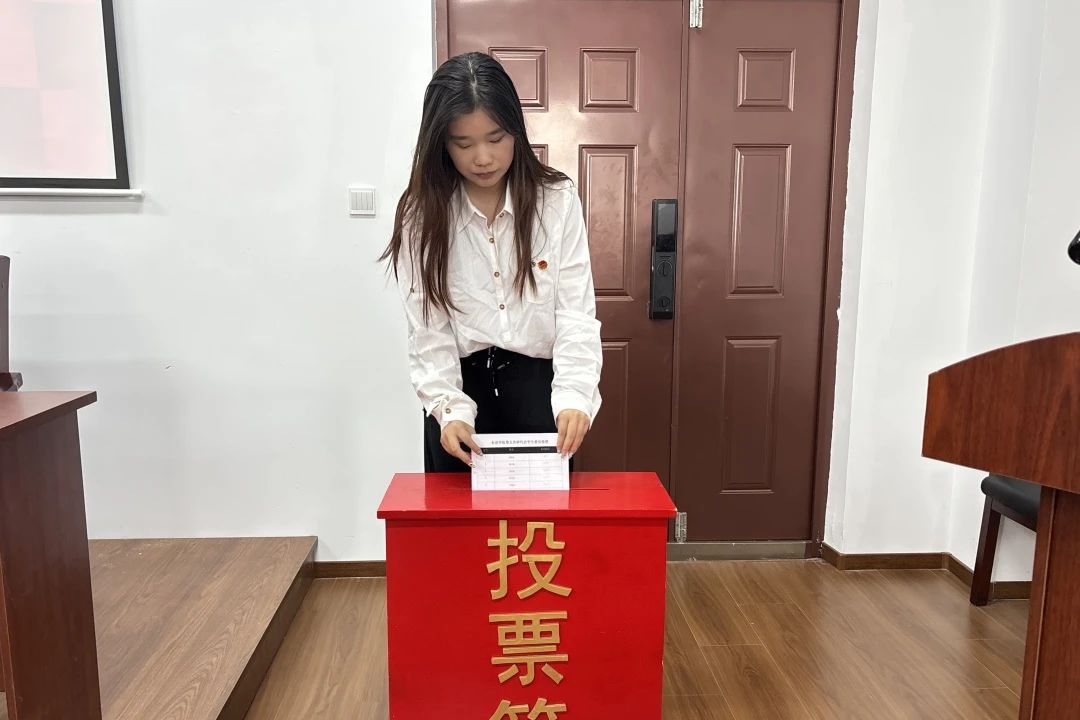 哈尔滨师范大学研究生院_哈尔滨师范大学东语学院研究生代表大会_哈尔滨师范大学东语学院学生代表大会