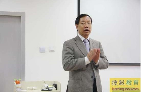 艾方林参赞演讲现场