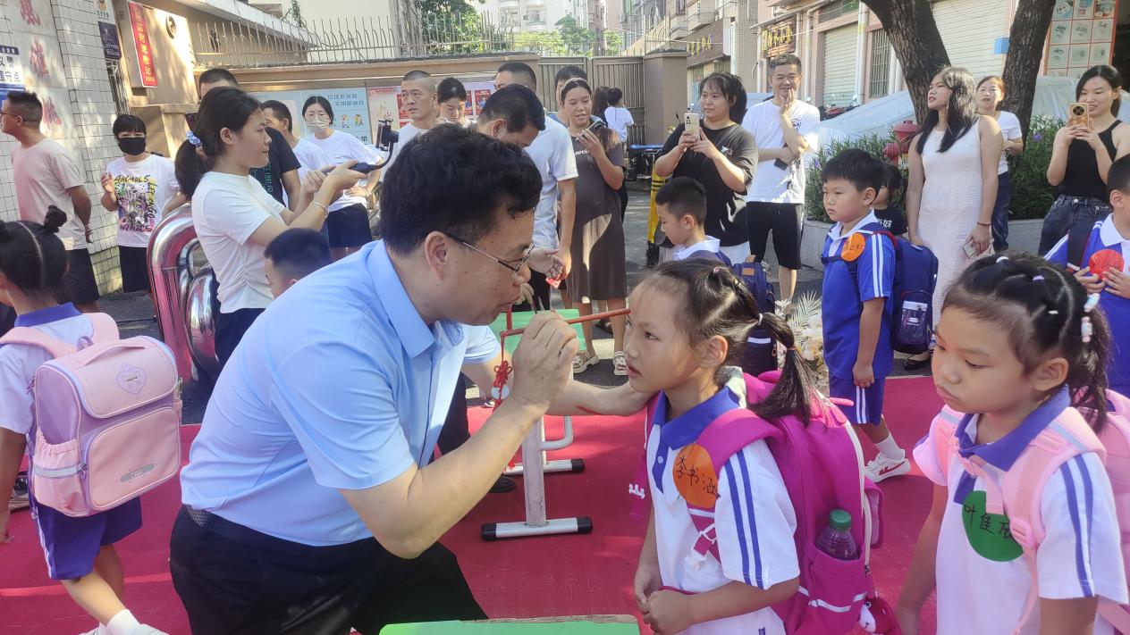 深圳中小学开学典礼_深圳幼儿园开学活动_小班开学寄语