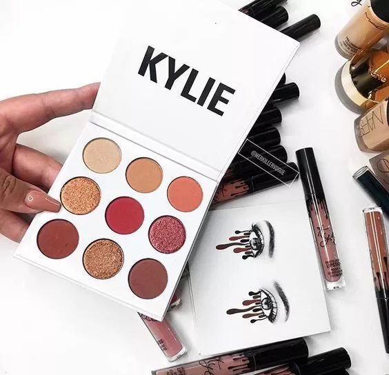 美妆博主品牌优势_化妆师自创彩妆品牌_彩妆造型设计