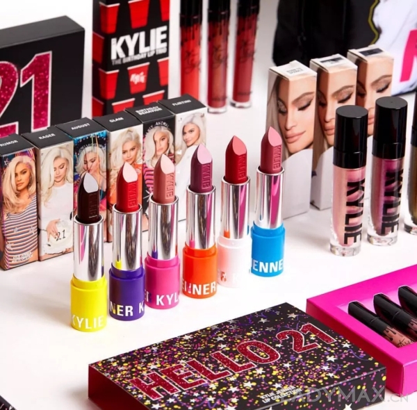 美妆博主品牌优势_化妆师自创彩妆品牌_彩妆造型设计