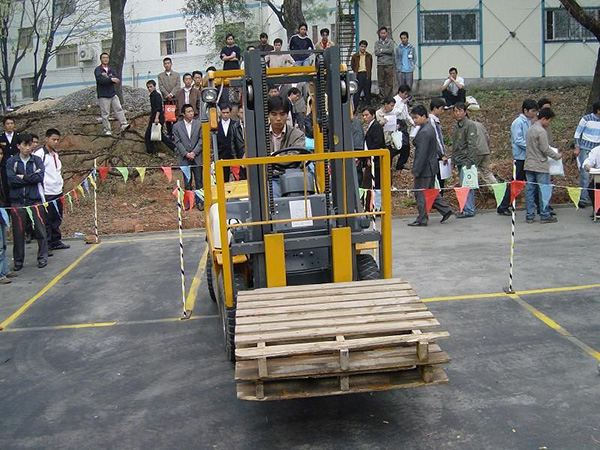 叉车操作培训条件_叉车功能用途_叉车培训班