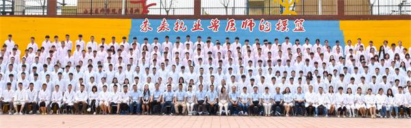 如何成为一名宠物美容师_宠物美容师入门条件_成都宠物美容培训学校