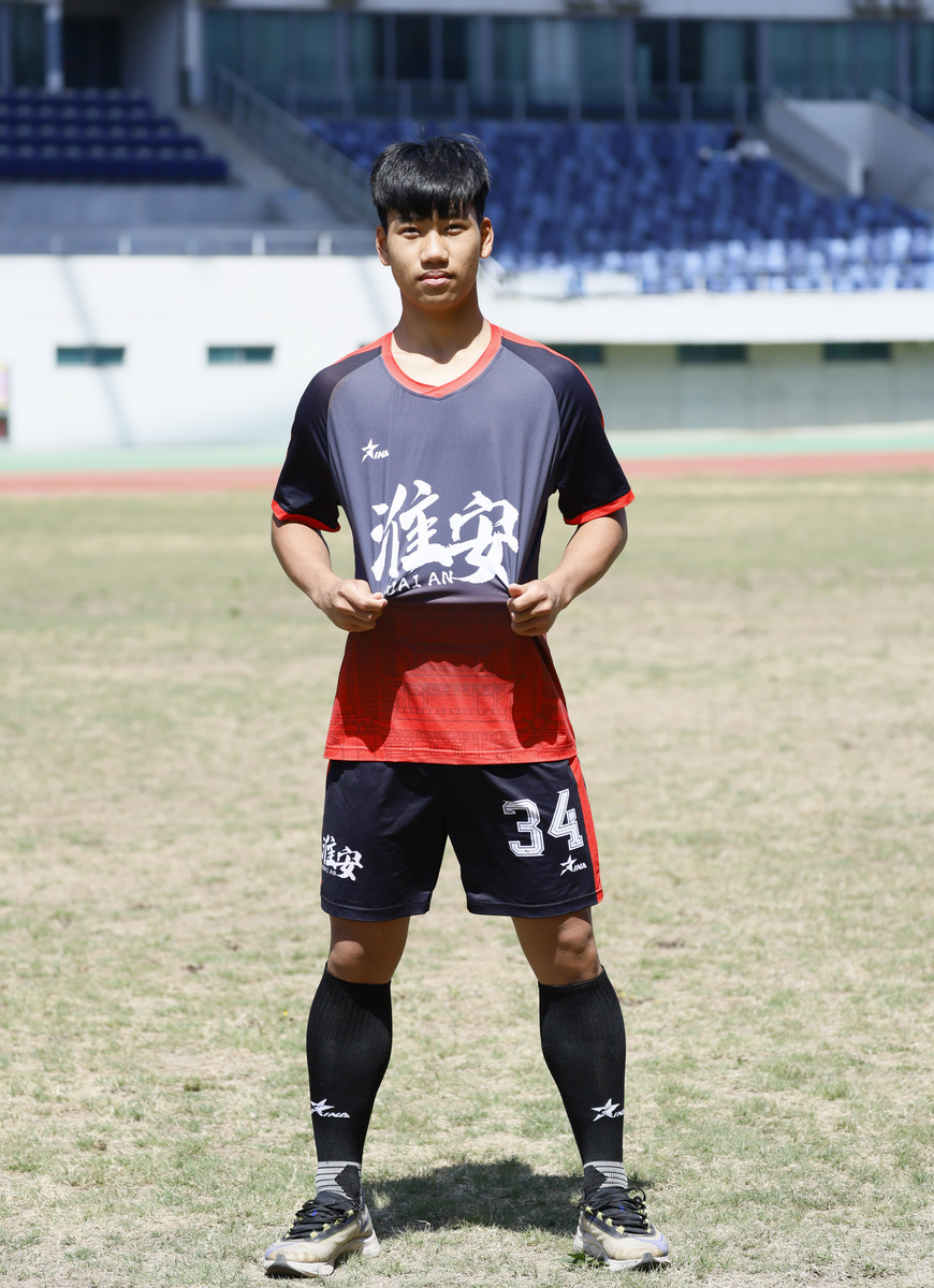 四川省理科状元王_2014年四川高考理科状元 成都七中封凡 自我管理能力极强_成都七中封凡 爱好足球 世界杯观赛经历