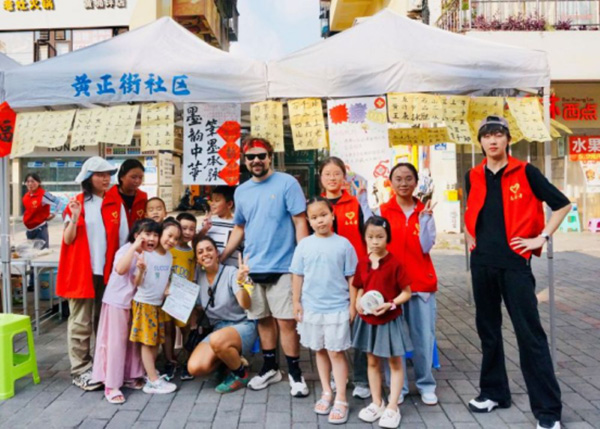 非遗游园嘉年华。重庆电力高等专科学校经济管理学院供图